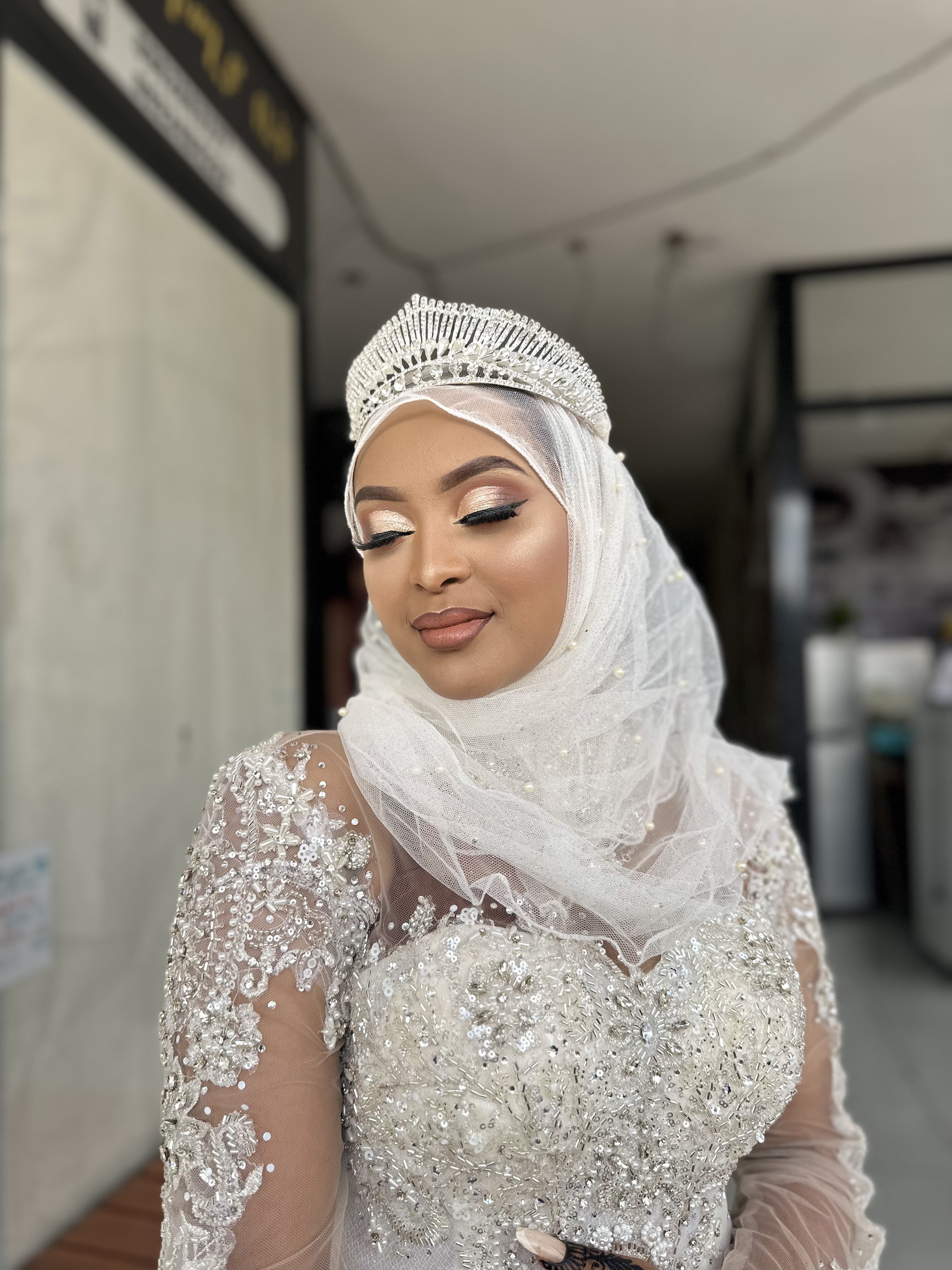 Bridal cut-crease